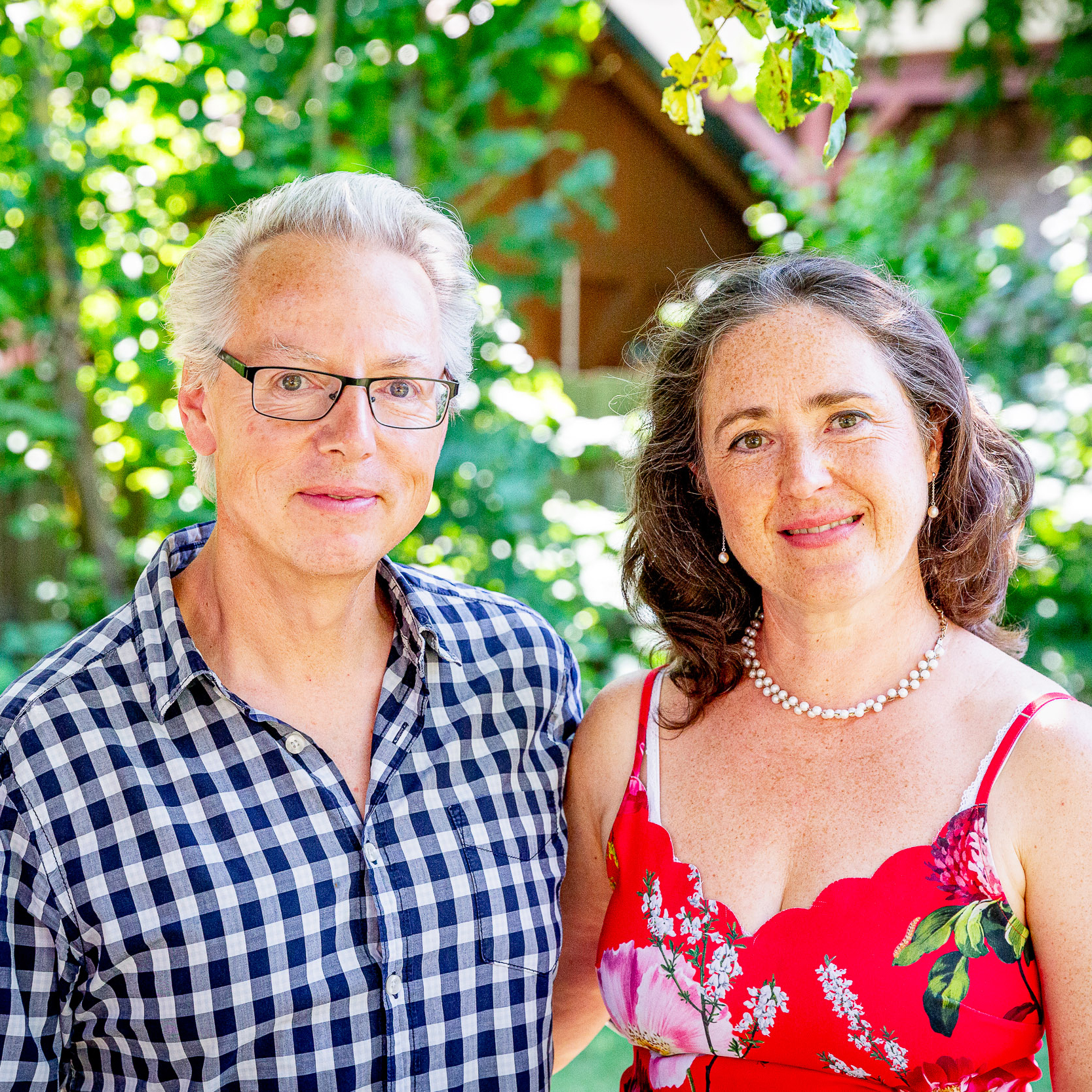Helene und Sebastian Roth mit Freunden